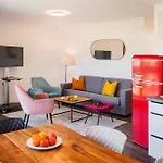 Urban Island I Riverside Apartments